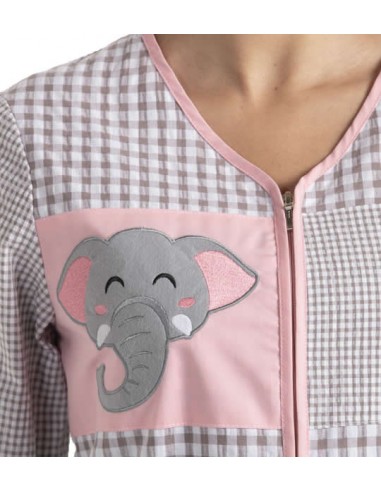 BATA MAESTRA ELEFANTE BORDADO. Apliques y detalles Bordados