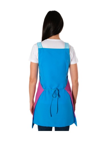 Il grembiule dell'insegnante raffigura la leggenda di San Giorgio