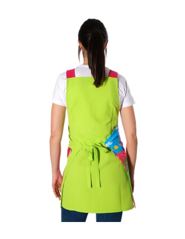 ESTOLA DE MAESTRA CON NIÑOS DIVIRTIENDOSE EN EL COLUMPIO DEL PARQUE